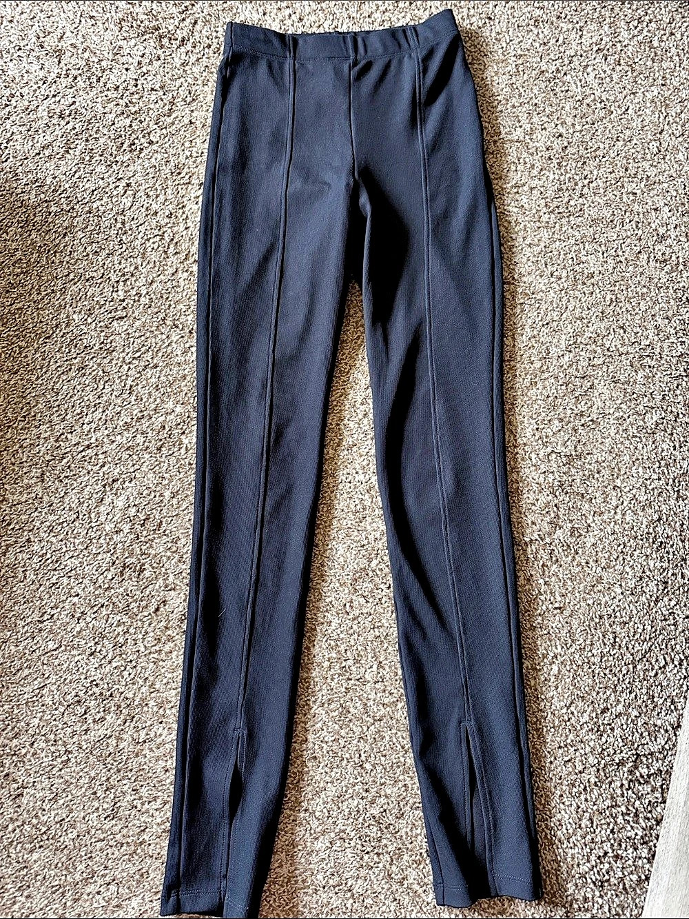 Split-Hem Legging Pants in Black
